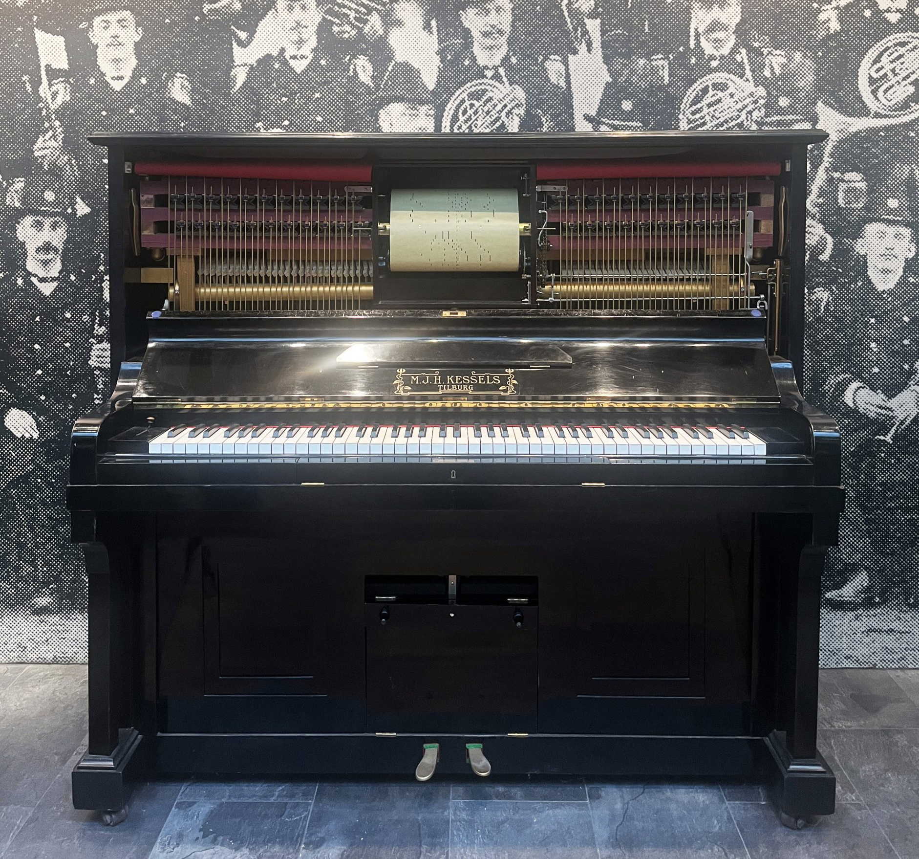 De pianola in het Kessels Museum wordt ook wel de Spotify van vroeger genoemd. Omdat hij zelf muziek kon afspelen zonder muzikant!