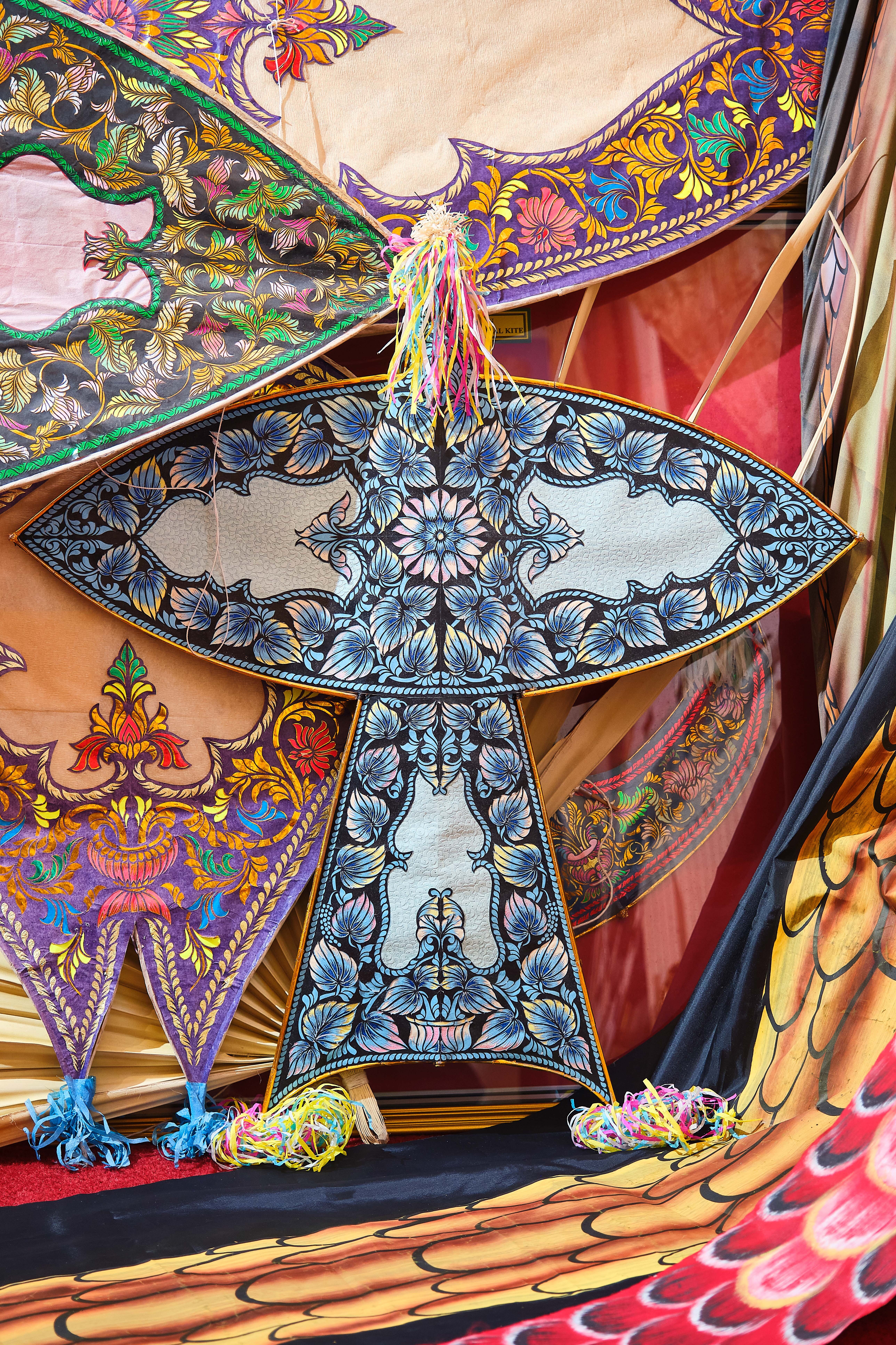 Wau Merak (peacock kite) Malaysia Foto: Scheltens & Abbenes / Kite Club Wau Merak (peacock kite) Malaysia Foto: Scheltens & Abbenes / Kite Club